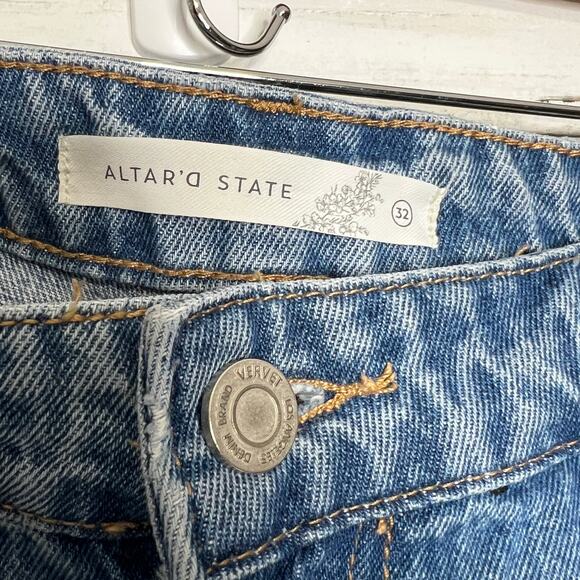 Altar’d State Vervet Cropped Distressed Denim Jeans Size 32 - Picture 7 of 12